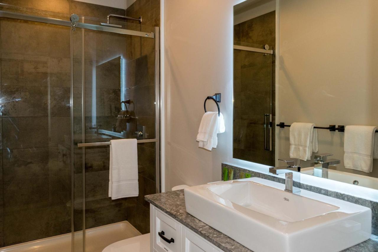 Inn Placid Inn: Main Street Lake Placid