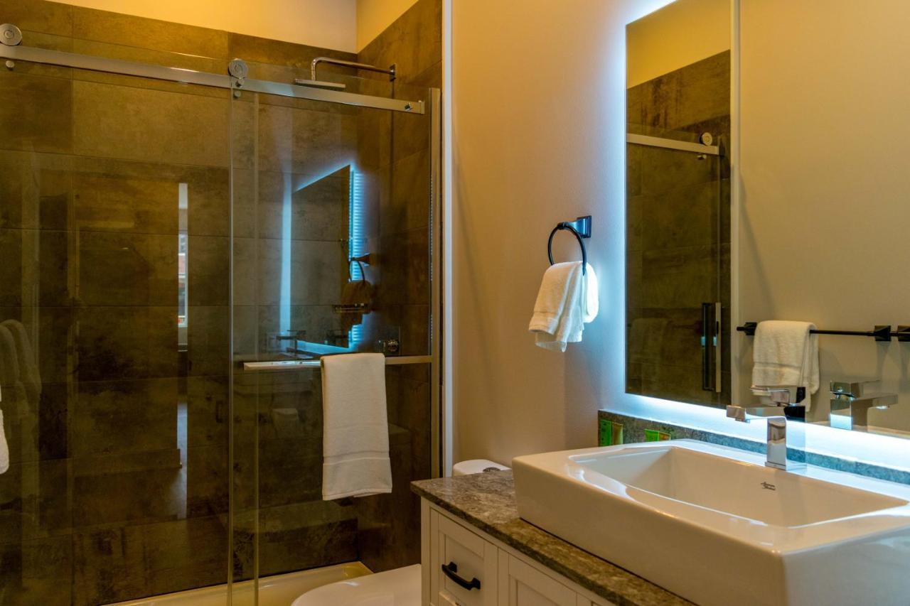 Inn Placid Inn: Main Street Lake Placid